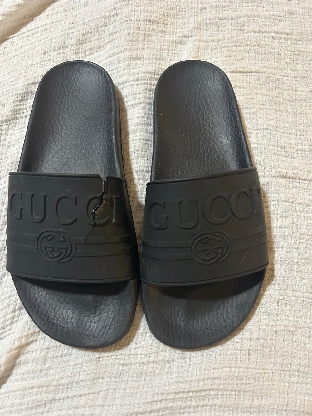 Womans GUCCI FLAWED Pool Slides. See pictures. COA.